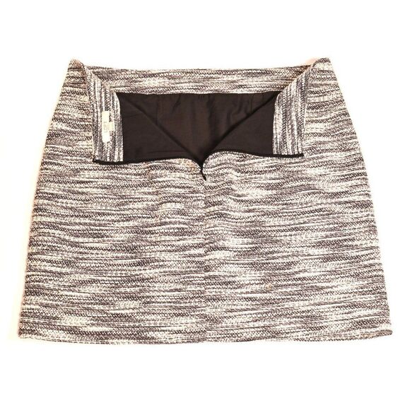 LOFT Black and White Tweed Shift Skirt Size 10 P - Picture 3 of 3